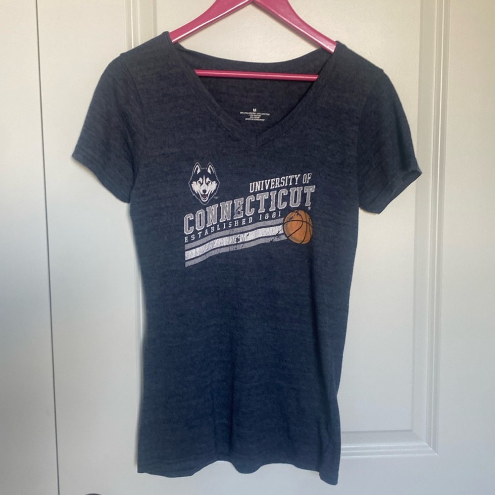 UCONN Basketball V‎ Neck T Shirt